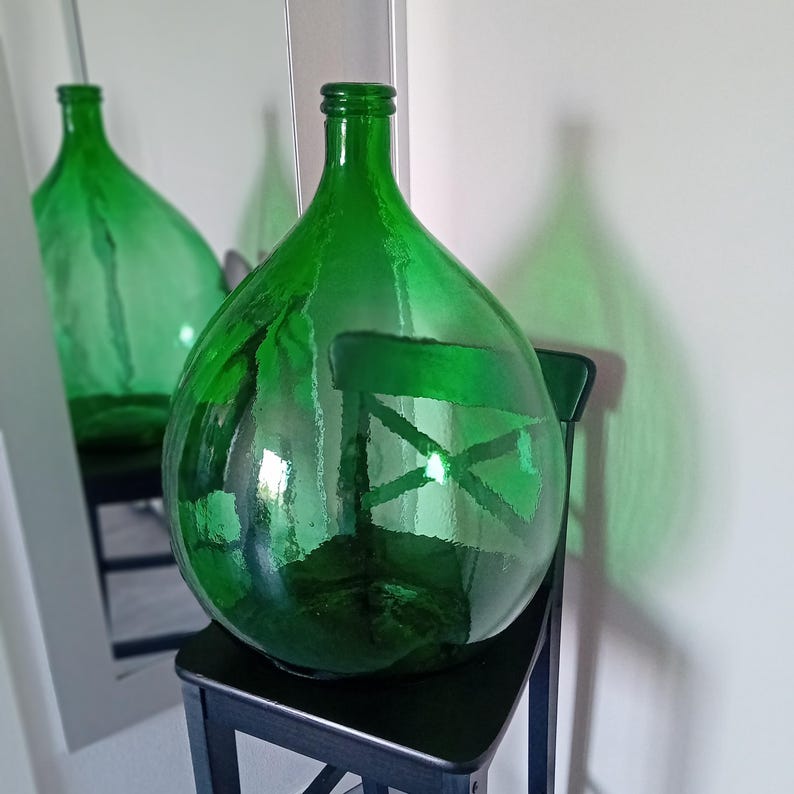 Classica damigiana italiana. Verde vintage 54 litri. Complemento d'arredo decorativo immagine 9
