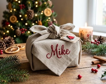 Personalisierte Furoshiki-Geschenkverpackung aus Leinen, handbestickt mit Name und Datum, wiederverwendbares, umweltfreundliches Tuch