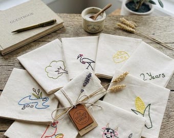Serwetki lniane haftowane ręcznie, personalizowane wzory kwiatowe i zwierzęce, niestandardowe serwetki z imionami i datami