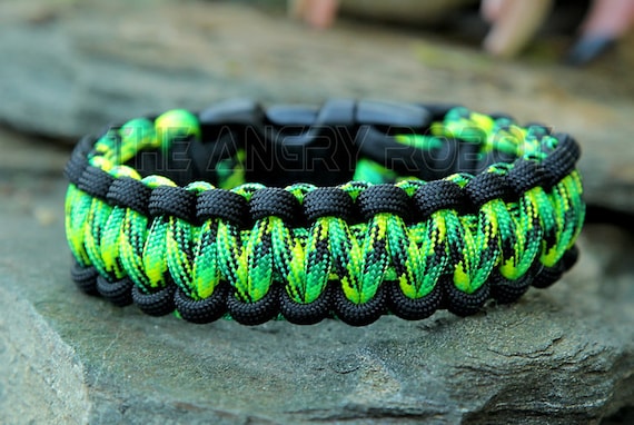 550 Paracord Survival Bracelet Cobra Black and Gecko 