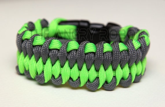 Dark Green - 550 Paracord with Glow in the Dark Tracers