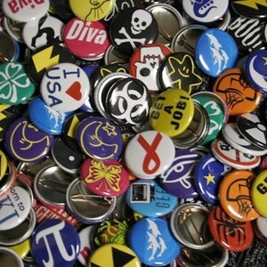 100 Assorted 1 Inch Buttons Pinbacks Badges - Etsy