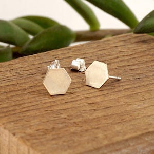 Hexagon Studs Sterling silver lightweight minimalist geometric everyday set and forget run around simplicity design 0045