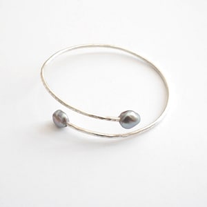 Double Pearl 2mm Hammer Bangle Bracelet white or light Grey Pearls Sterling Silver Pearl White Fresh Water Pearls Double Pearl stacking 0232
