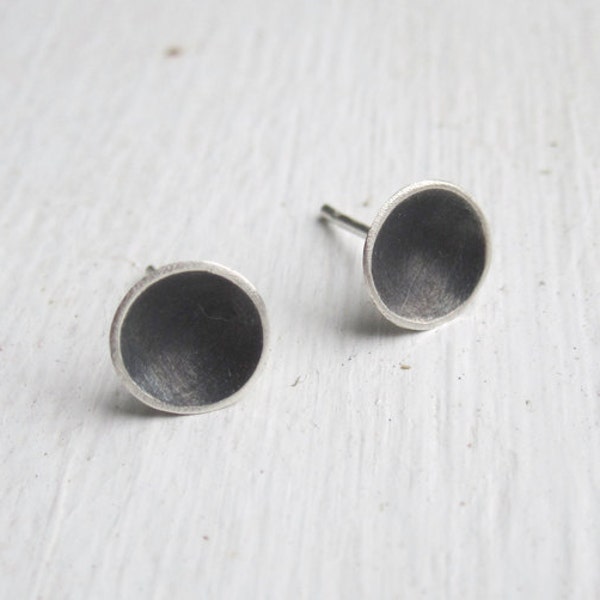 Pendientes de cúpula de plata y negro / Negro mate / Joyería de pernos geométricos minimalistas / Plata de ley sólida .925 / Joyería oxidada / Regalo 0109