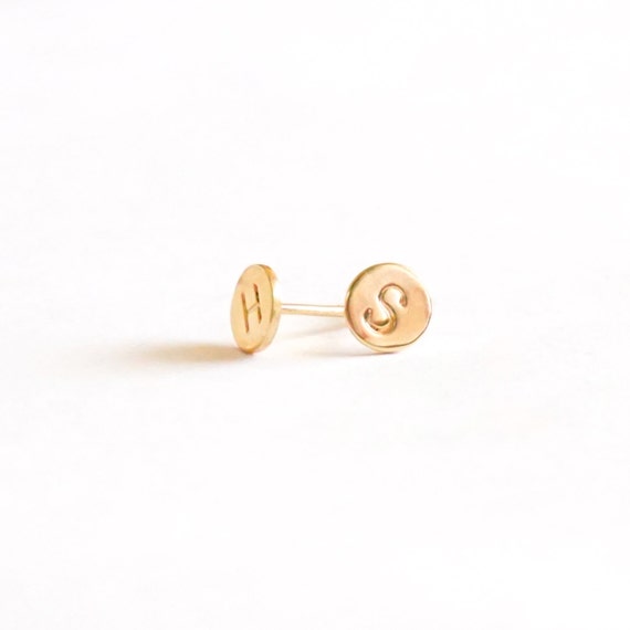 14k Gold Personalized Letter Circle Stud Earrings, 14k Gold Earrings, round initial studs, message earring monogram geometric 0195