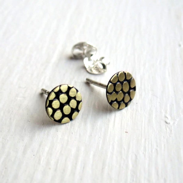Pebble Texture Messing Ohrstecker - Minimalistische Gold Kreis Ohrringe - Kleine Alltags Ohrringe - Matte oder polierte Oberfläche 0002