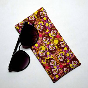 Sunglasses Pouch in Retro Style Bubble O Bill Fabric image 6