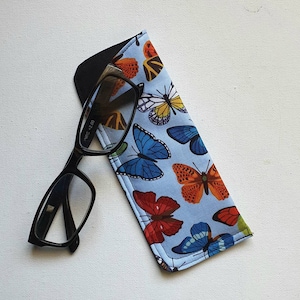Spectacles sleeve / glasses in pretty butterfly fabric