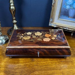 Italian Inlaid Wood Music Box, Sorrento Marquetry Jewelry Box, Plays Torna a Sorrento, Velvet Lined, Vintage Gift Idea