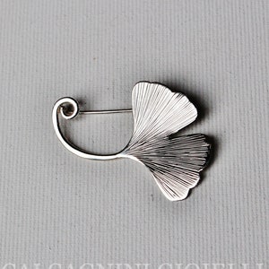 GINKGO - sterling silver brooch - handmade ginko biloba leaf  - Calcagnini gioielli