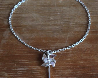 ORIGAMI - Sterling silver bracelet with a small pinwheel charm