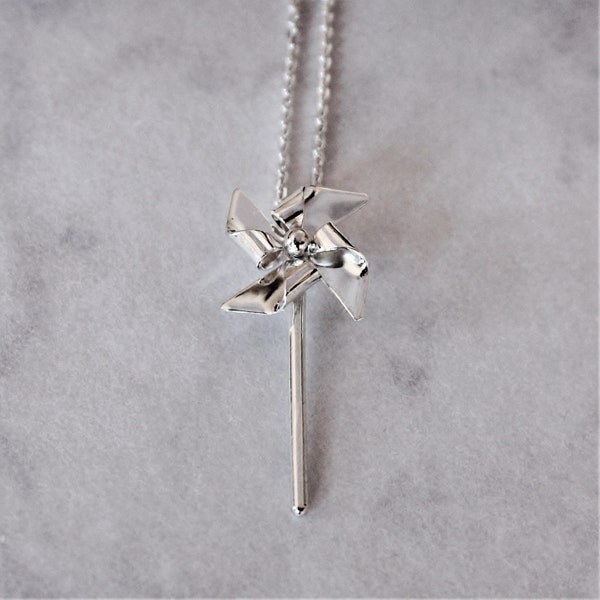 ORIGAMI - Small sterling silver pinwheel necklace - origami jewelry - Calcagnini Gioielli Design