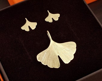 GINKGO - ginko jewelry set  - 18 kt gold parure composed of stud earrings and pendant - Calcagnini Gioielli