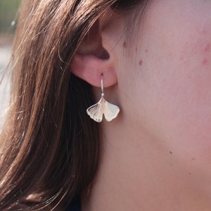 GINKGO small dangle earrings with sterling silver ginkgo biloba leaves by Calcagnini Gioielli image 4