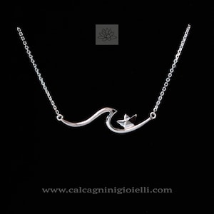 ONDE ANOMALE - collana con onda e barca di carta - ciondolo in argento - Calcagnini Gioielli