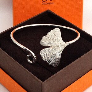 GINKGO - sterling silver bangle bracelet with ginkgo leaf