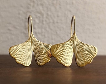 GINKGO - 18kt gold ginkgo earrings - hand engraved - ginkgo biloba leaves - ginko