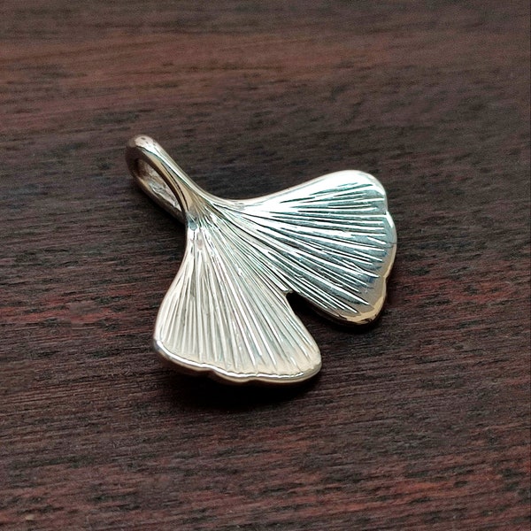 GINKGO - kleines Ginkgo Biloba Blatt in Sterling Silber - Handgemacht