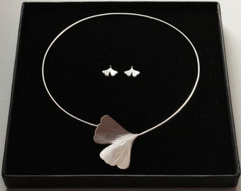 GINKGO - Schmuckset bestehend aus Kette und Ohrringen - Sterling Silber Halskette Choker und Ohrstecker - Ginko Biloba Blätter