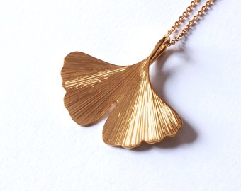 GINKGO - 18 kt gold ginkgo biloba pendant complete with chain- Ginkgo leaf - Solid gold pendant - Calcagnini Gioielli