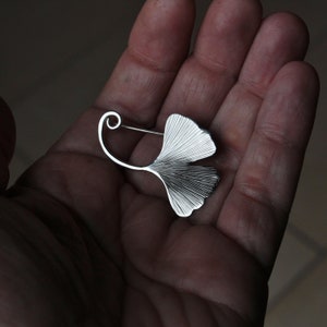 GINKGO sterling silver brooch handmade ginko biloba leaf Calcagnini gioielli image 2