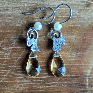 Calcagnini Gioielli - Sterling Silver drop earrings with ginkgo leaves, citrine quartz and pearls