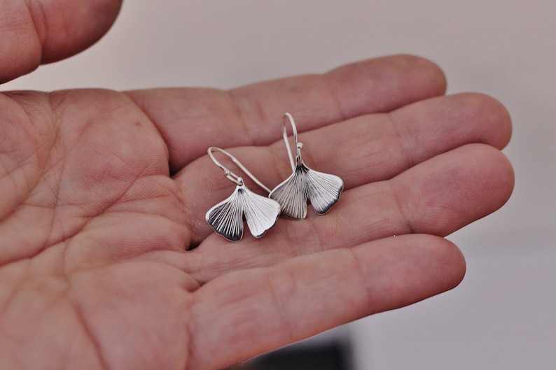 GINKGO small dangle earrings with sterling silver ginkgo biloba leaves by Calcagnini Gioielli image 3