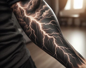 Tatuaje realista de rayo en el brazo / Diseño de nube de tormenta en negro y gris / Tinta de tormenta eléctrica