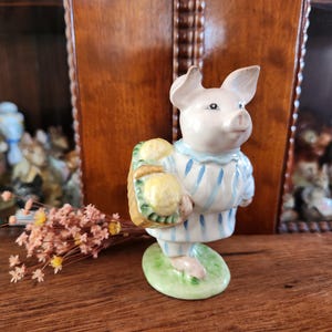 Little Pig Robinson – Beatrix Potter Beswick Figurine – Vintage 1960s BP2a Gold Oval
