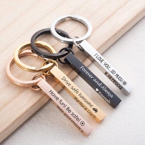 Personalisierter 4-seitiger Bar Schlüsselanhänger: Gravierte Koordinaten, Fahren Sicheres Geschenk