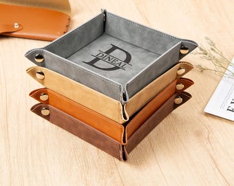 Bandeja de cuero con monograma: un recipiente grabado para hombres, regalo personalizado para padrinos de boda y Navidad.