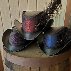 Leren piratenkapiteinshoed, piratenhoed, leer, handgemaakt, steampunk, piraat, veren, blauw en zwart, rood en zwart, uniseks