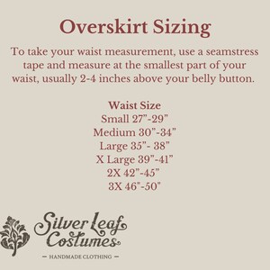 Op de afbeelding: Een tabel met de maten van overrokken voor verschillende taillematen in inches. De tabel bevat de maten klein, medium, groot, extra groot, 2X en 3X. De tekst "Overskirt Sizing" staat bovenaan de tabel. De tekst "Silver Leaf Costumes" staat onderaan de tabel.