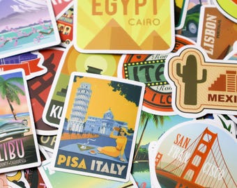 Paquete de 50 pegatinas de ciudades viajeras: calcomanías de lugares emblemáticos y destinos turísticos para portátil, guitarra, equipaje y álbumes de recortes | Estética de viajes vintage