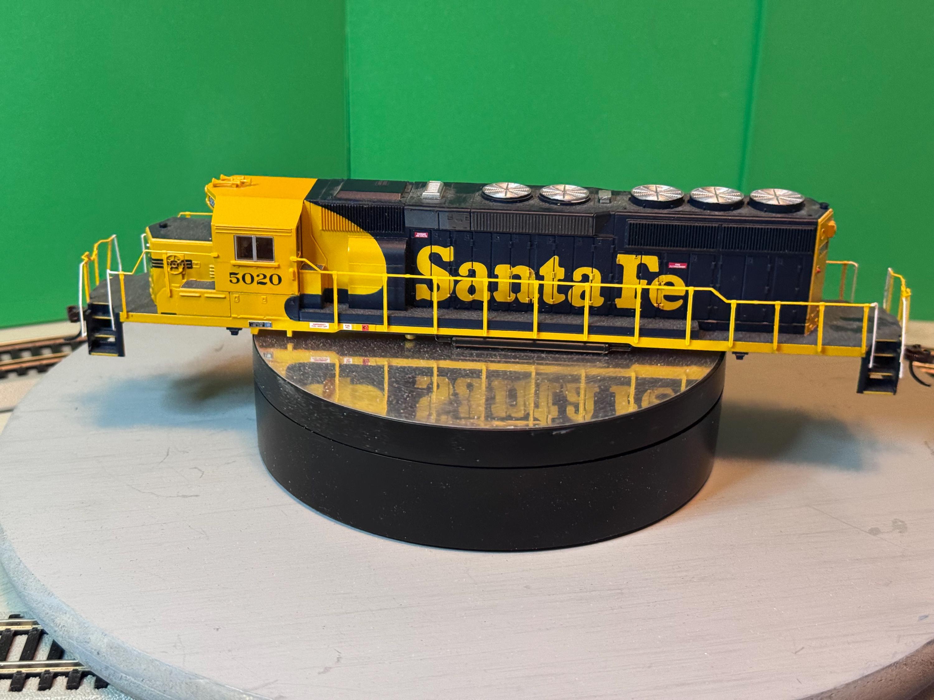 Locomotive Diesel Santa Fe EMD SD40-2 – Bachmann HO échelle 1:87, DCC, Moteur 5 Pôles