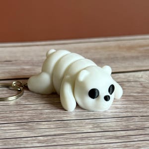 Articulated Polar Bear 3D Printed Keychain – Movable Arctic Animal, Cute Fidget Toy, Unique Wildlife Gift, Fun Keychain Charm