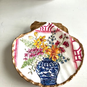 Decoupage Floral Scallop Shell Trinket Dish: Coastal Decor