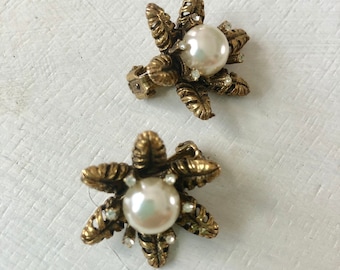 White Pearl and Rhinestone Earrings, Starfish Shaped Pearl and Gold Earrings, Beach Pearl Earrings, Pearl Clip On Earrings Gift for Mom