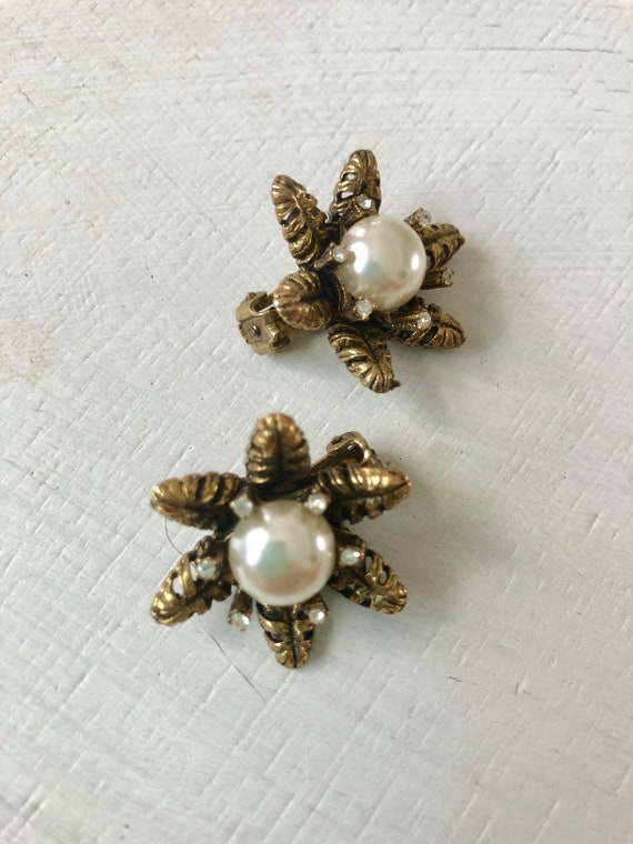 White Pearl and Rhinestone Earrings, Starfish Sha… - image 1