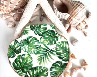 Large Scallop Shell Tropical Trinket /Ring Dish, Housewarming Gift, Decorative Dish, Tropical Jewelry Dish, Coastal Grandmother, Beach Gift