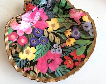 Decoupage Scallop Shell Ring Dish, Hostess Gift, Ring Dish, Trinket Dish, Friend Gift, Housewarming Gift