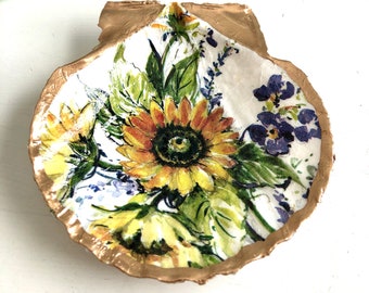 Scallop Shell Sunflower Trinket /Jewelry Dish, Hostess Gift, Sunflower Soap Dish, Coastal Grandmother Beach House Decor/Mothers Day Gift