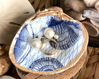 Large Clam Shell Ring Dish, Clam Shell Trinket, Coastal Grandmother Beach House Décor, Nautical Coastal Cottage Décor, Hostess Gift for Her