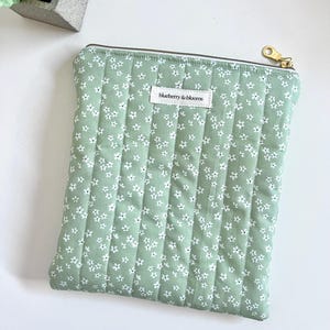 Grüne Blumen gesteppte Kindle-Hülle, Baumwollhülle, Geschenk für sie, Reiseaccessoires, Ereader-Hülle, gepolsterte E-Reader-Hülle, Geschenk für Buchliebhaber