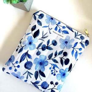 Berries and bloom blue quilted Kindle sleeve, cotton ereader cover, gift for her, travel essentials, padded e-reader sleeve, book lover gift