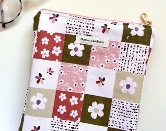 Gesteppte Kindle Tasche mit Blumenmuster: E-Reader Hülle aus Baumwolle, Geschenk für Buchliebhaber, Geschenk für Mama