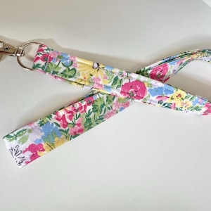 Cordão floral em tecido Liberty para chaves, cartões de acesso, chaveiro, usb, cordão para professores, presente para bibliotecários, colegas, flores em tons pastel