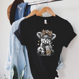 Highland Cow Sweatshirt Coffee Lover Crewneck, Cute Cow Shirt, Trendy Farm Animal Graphic Tee, Gift For Her Bild 7
