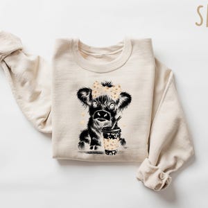 Highland Cow Sweatshirt Coffee Lover Crewneck, Cute Cow Shirt, Trendy Farm Animal Graphic Tee, Gift For Her Bild 2